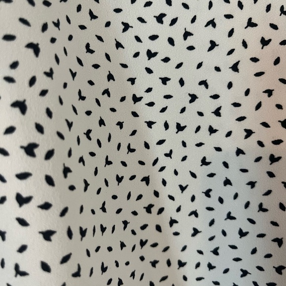 Banana Republic Rich White Small Black Patterned Blouse Women’s Size Medium - Picture 7 of 15